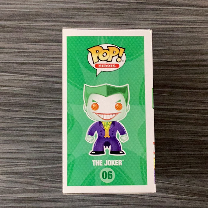 Funko POP! DC Super Heroes - The Joker (Damaged Box) #06