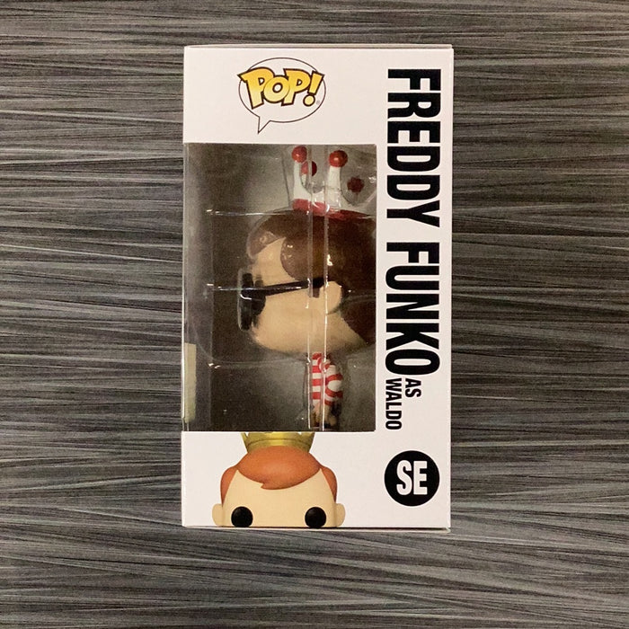 Funko POP! Camp Fundays: Freddy Funko As Waldo (2023 Camp Fundays)(850 PCS)(Damaged Box) #SE