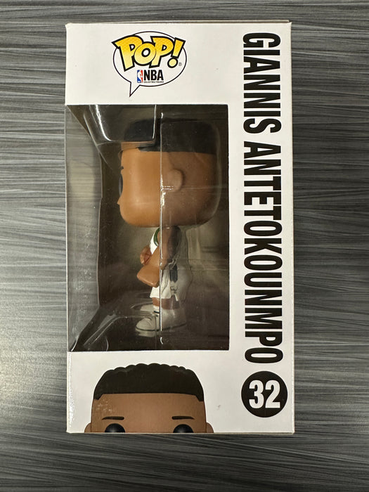 Funko POP! Sports: NBA - Giannis Antetokounmpo (Damaged Box) #32