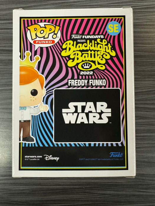 Funko POP! Freddy Funko As The Mandalorian (2022 Blacklight Battle)(4000 PCS)(Damaged Box) #SE