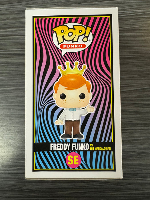 Funko POP! Freddy Funko As The Mandalorian (2022 Blacklight Battle)(4000 PCS)(Damaged Box) #SE