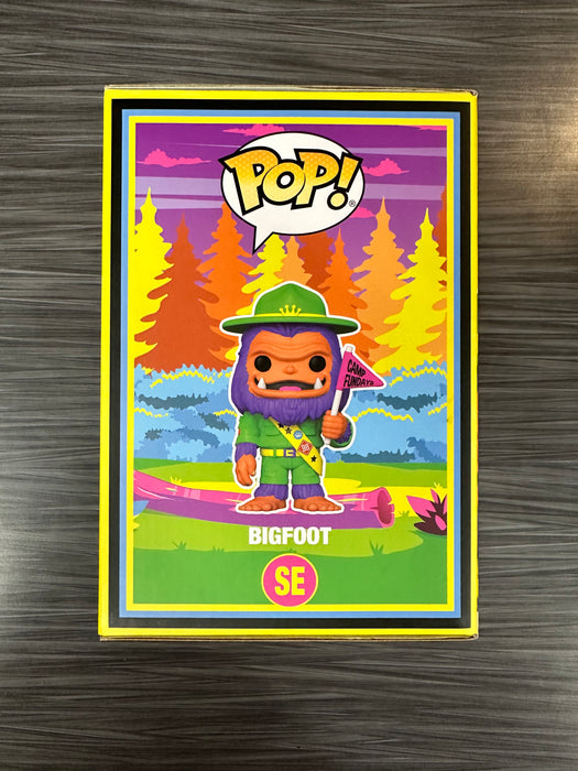 Funko POP! Camp Fundays: Bigfoot [Blacklight] (2023 Camp Fundays)(850 PCS)(Damaged Box) #SE