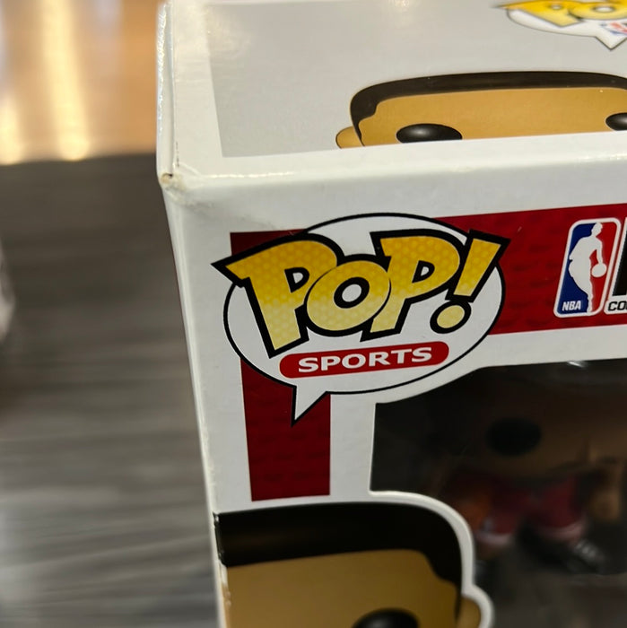 Funko POP! Sports: NBA - Derrick Rose (Damaged Box) #09 — The Pop Plug